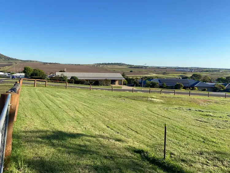 1 Willow View Court, Kingsthorpe QLD 4400
