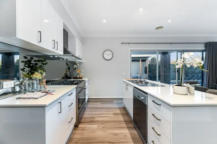 36 Murphy Street, Clyde North VIC 3978