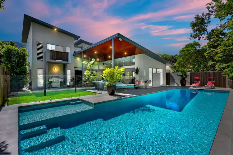 2 Beachmont Place, Palm Cove QLD 4879
