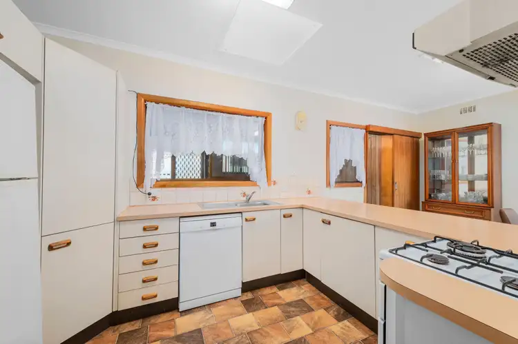 Fifth view of Homely house listing, 2 Therese Avenue, Mount Waverley VIC 3149