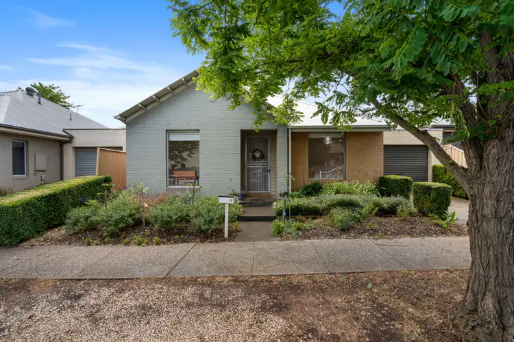 22 Hawthorn Way, Caroline Springs VIC 3023