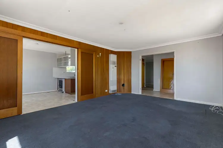 Second view of Homely house listing, 5 Camellia Place, Crestwood NSW 2620