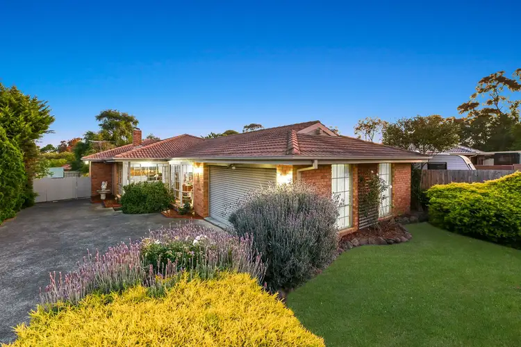 16 Bowen Court, Berwick VIC 3806