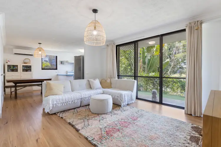 2/6 Brooke Avenue, Palm Beach QLD 4221