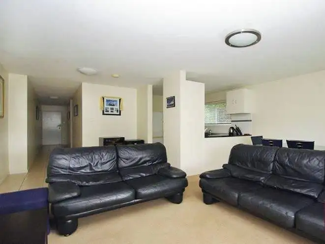 1/8 Barradine Street, Greenslopes QLD 4120