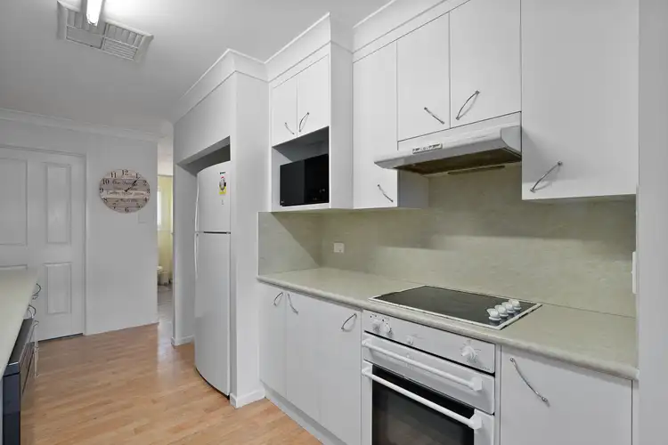 Fifth view of Homely house listing, 8 Stephanie Court, Emerald QLD 4720