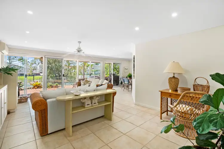 18 Carrara Road, Carrara QLD 4211