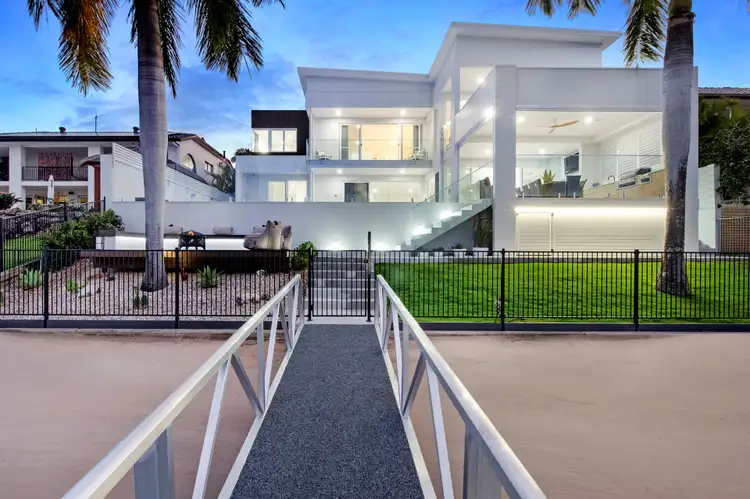 52 Waitomo Street, Broadbeach Waters QLD 4218