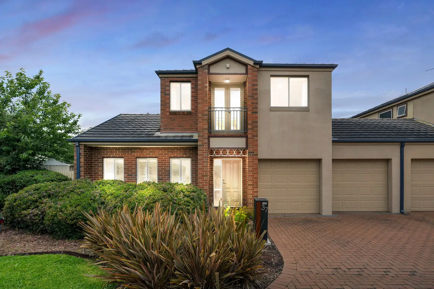 Main view of Homely townhouse listing, 37 Watling Grove, Ferntree Gully VIC 3156