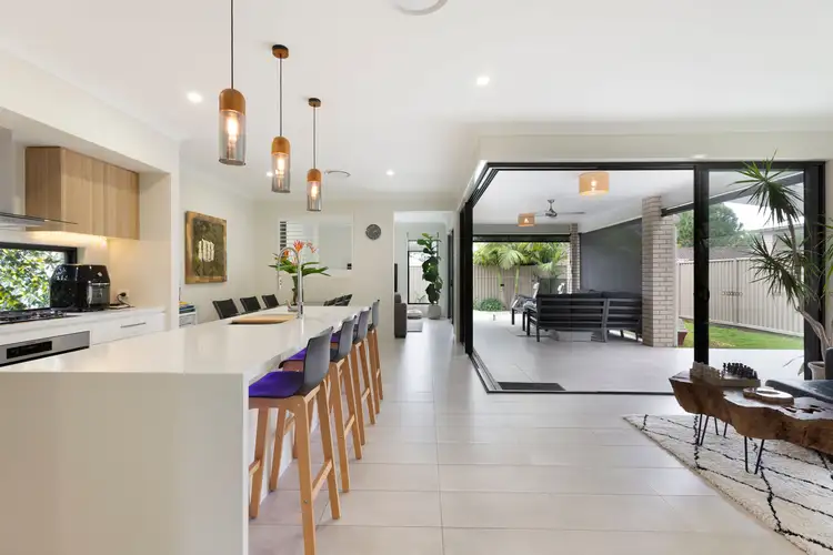 7a Canara Street, Benowa QLD 4217