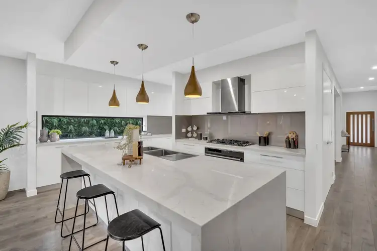 Fifth view of Homely house listing, 7 Montvale Drive, Craigieburn VIC 3064