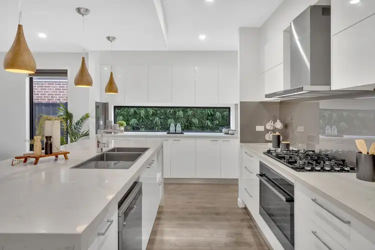 Sixth view of Homely house listing, 7 Montvale Drive, Craigieburn VIC 3064