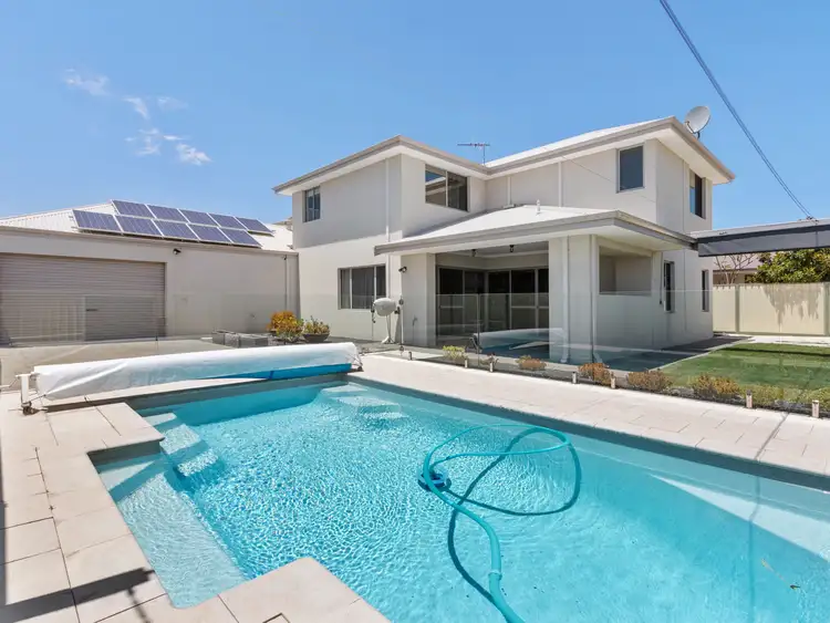 18 Dotterel Way, East Cannington WA 6107