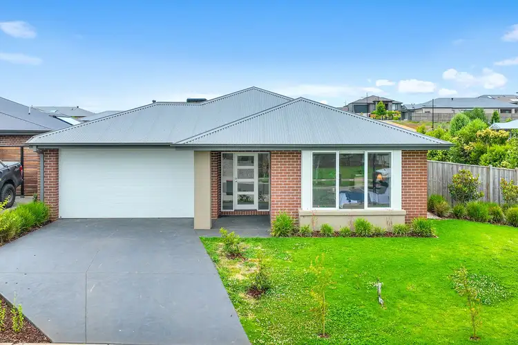 24 Wiltons Crescent, Drouin VIC 3818
