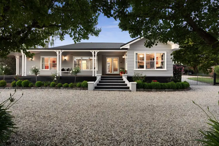 22 Newnham Drive, Romsey VIC 3434