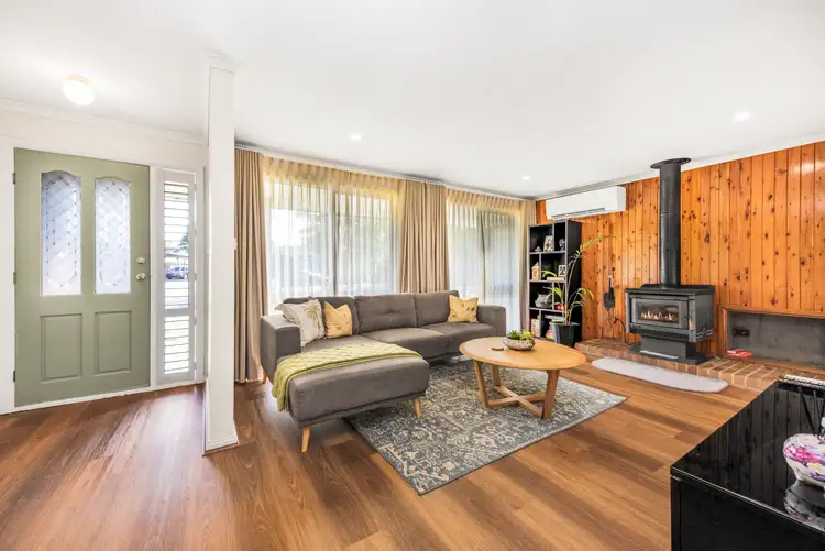 Second view of Homely house listing, 7 Greaves Court, Pakenham VIC 3810