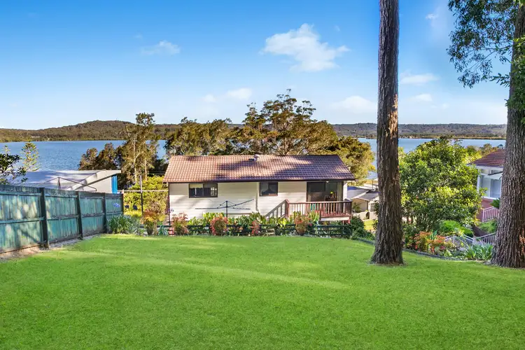 125 Broadwater Drive, Saratoga NSW 2251