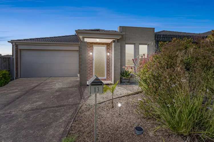 13 Cascade Way, Pakenham VIC 3810
