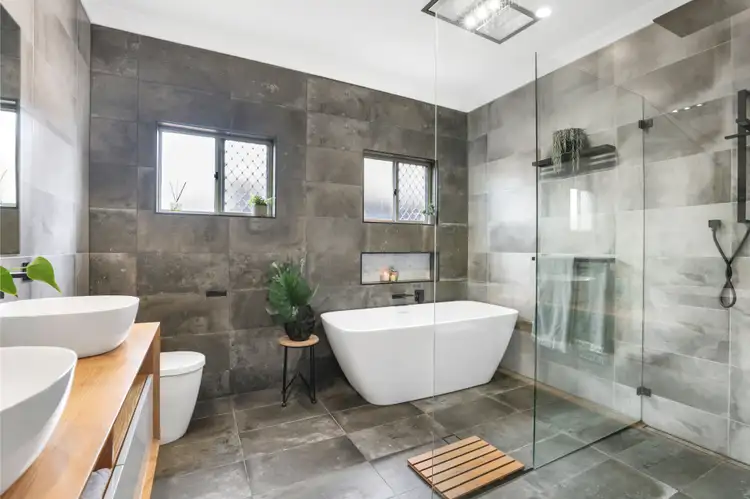 7 Valleyview Crescent, Werrington Downs NSW 2747
