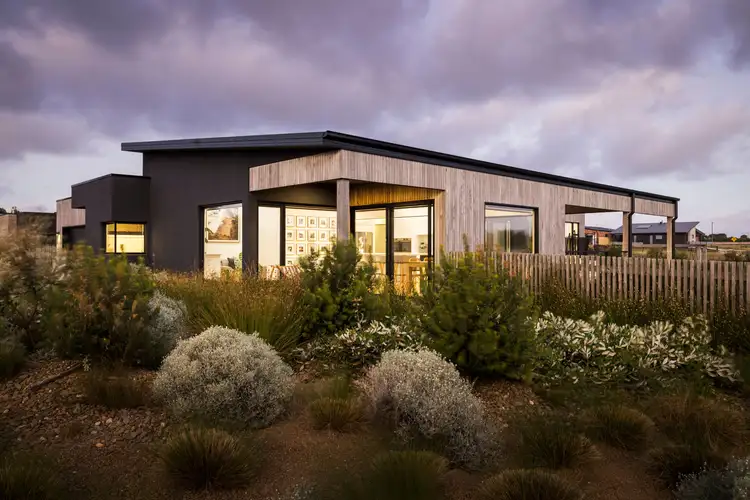 16 Le Couteur Street, Warrnambool VIC 3280