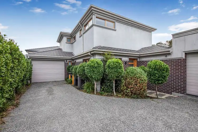 2/11 Montpellier Road, Burwood VIC 3125