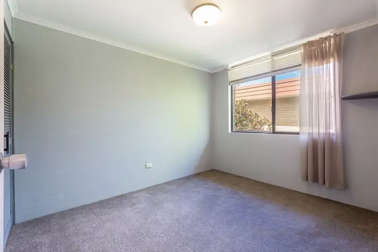 Fifth view of Homely apartment listing, 4/33 Darrambal Street, Chevron Island QLD 4217