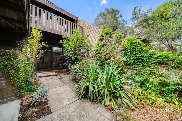 98 Wybalena Grove, Cook ACT 2614