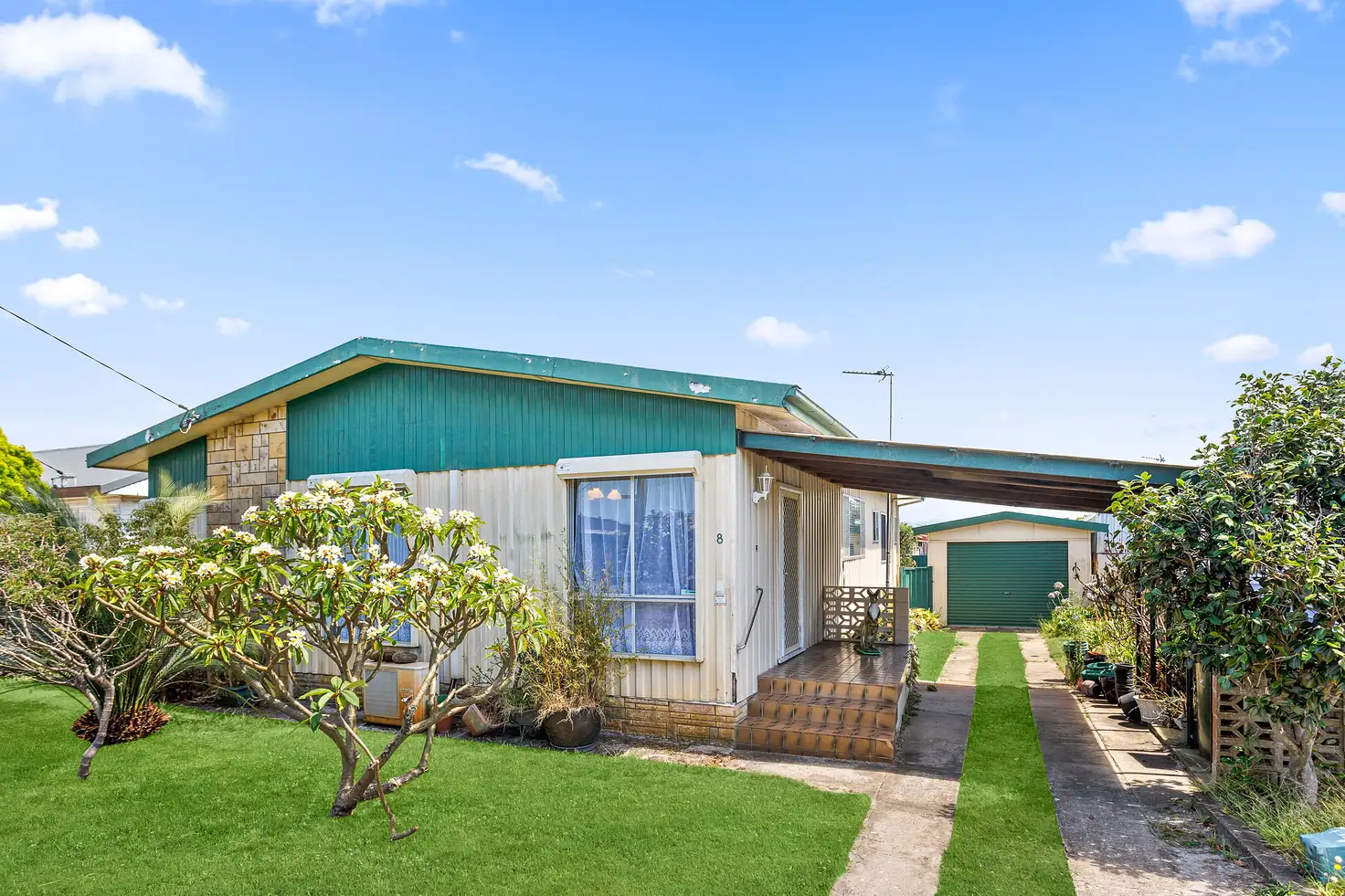 Main view of Homely house listing, 8 Oakland Avenue, Windang NSW 2528