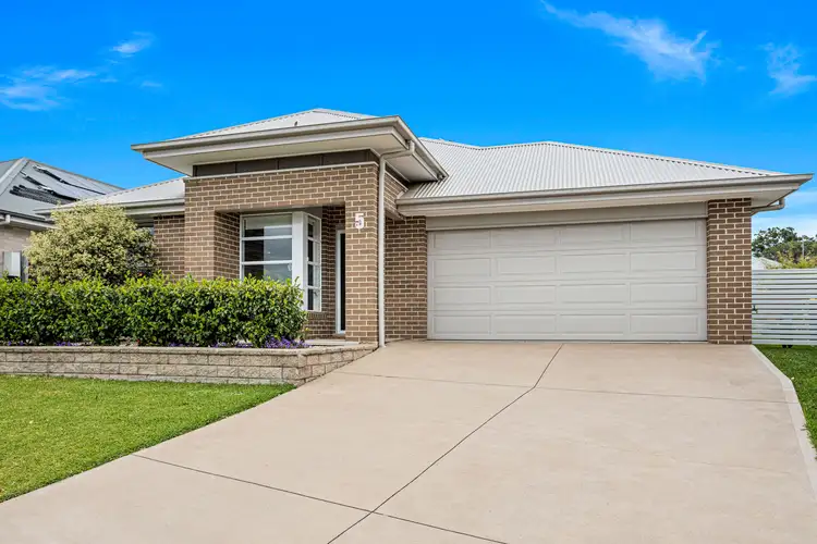 5 Wingello Crescent, Tullimbar NSW 2527