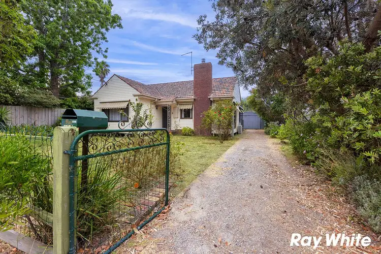 135 Rosslyn Avenue, Seaford VIC 3198