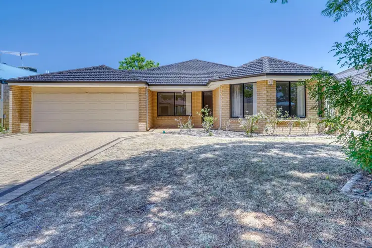 4 Florrie Court, Cloverdale WA 6105