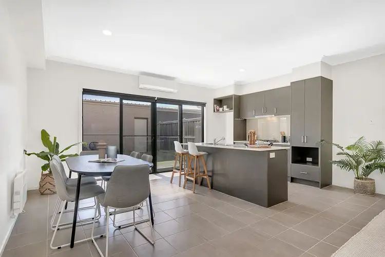 Fourth view of Homely townhouse listing, 24 Grenville Walk, Lalor VIC 3075