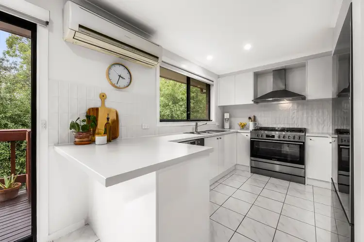 2/14 Marian Court, Eltham North VIC 3095