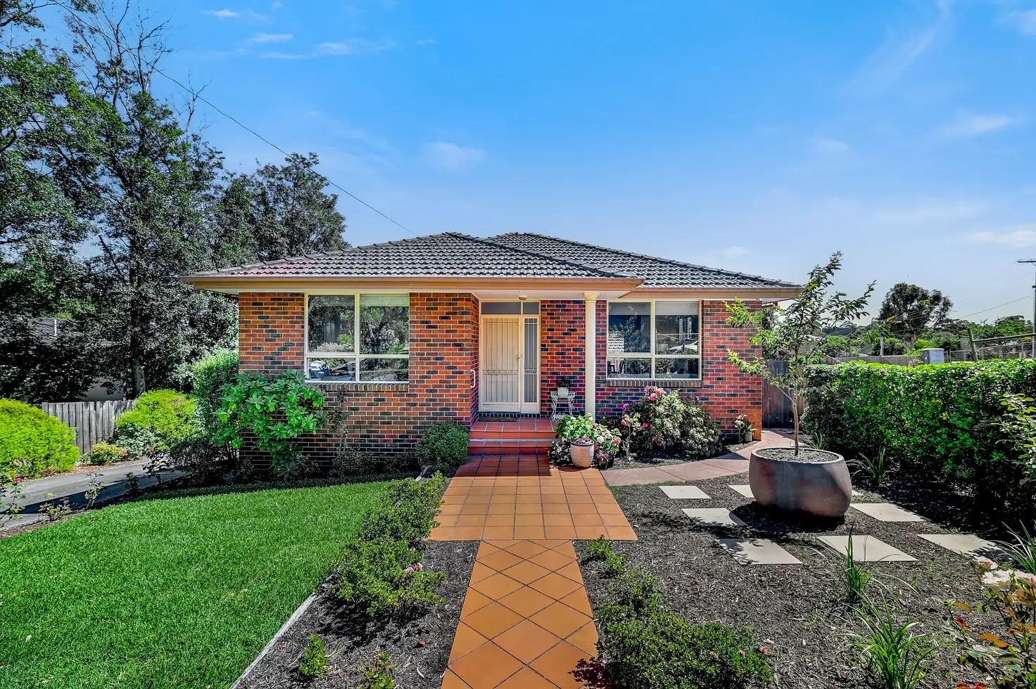 Main view of Homely unit listing, 1/1 Avondale Grove, Mount Waverley VIC 3149