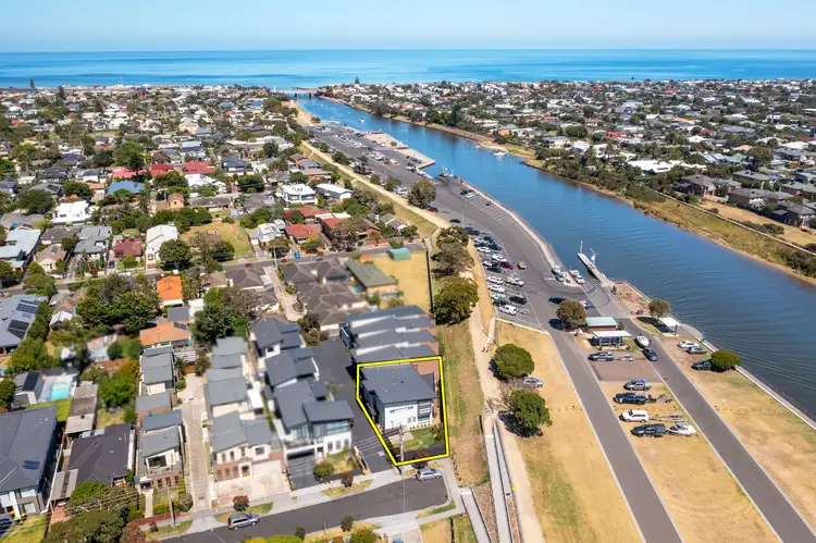 1/6 Dahmen Street, Carrum VIC 3197