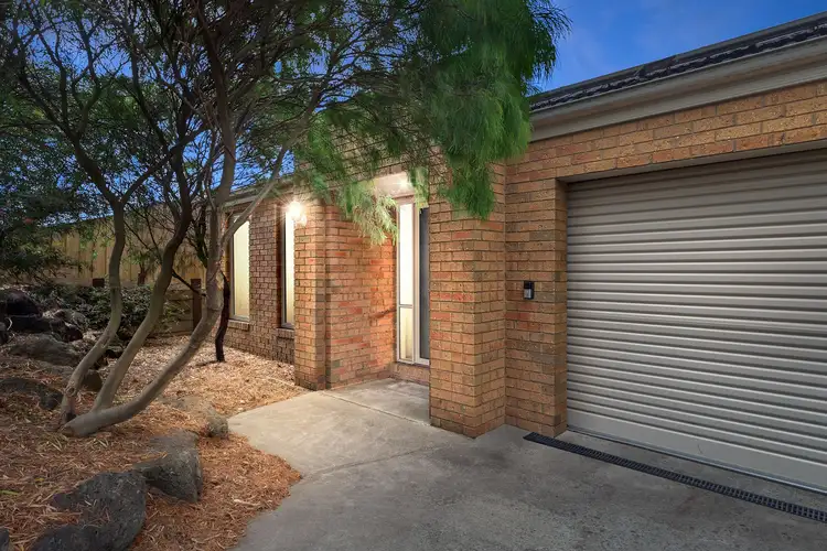 18 Oakwood Drive, Carrum Downs VIC 3201