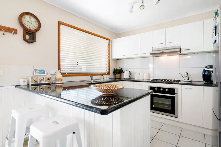 9 Hawkins Street, Howlong NSW 2643
