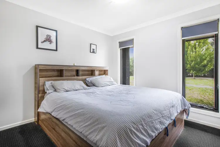 Seventh view of Homely house listing, 33 Sable Circuit, Officer VIC 3809