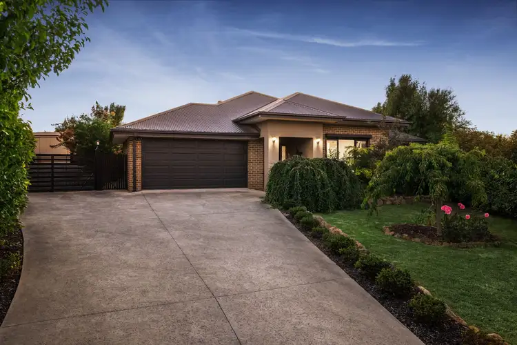 11 Francis Close, Romsey VIC 3434