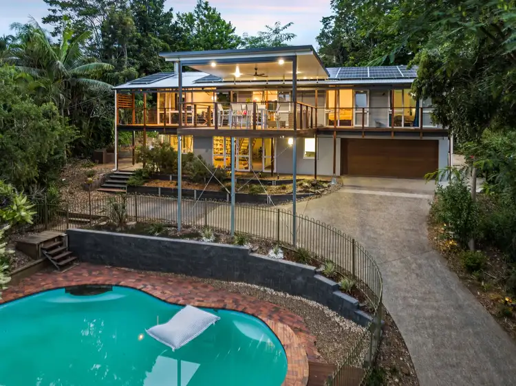 18 Tad Street, Kenmore QLD 4069