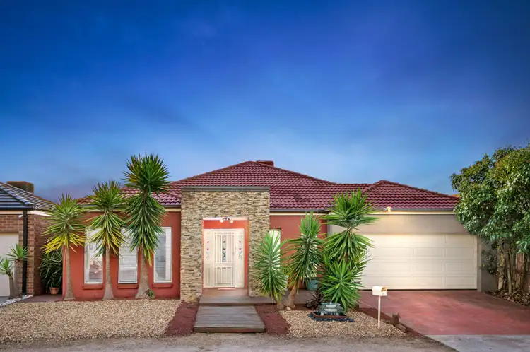 6 Pardalote Close, South Morang VIC 3752