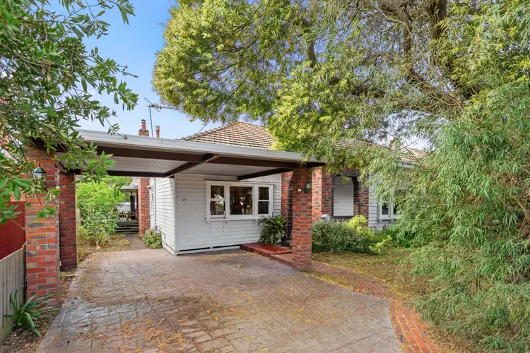 17 Wallace Road, Burwood VIC 3125