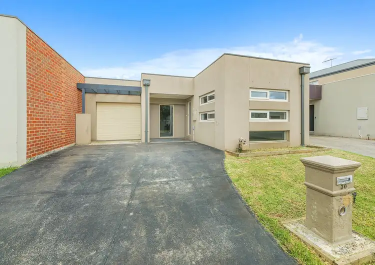 30 Edgeware Close, Pakenham VIC 3810