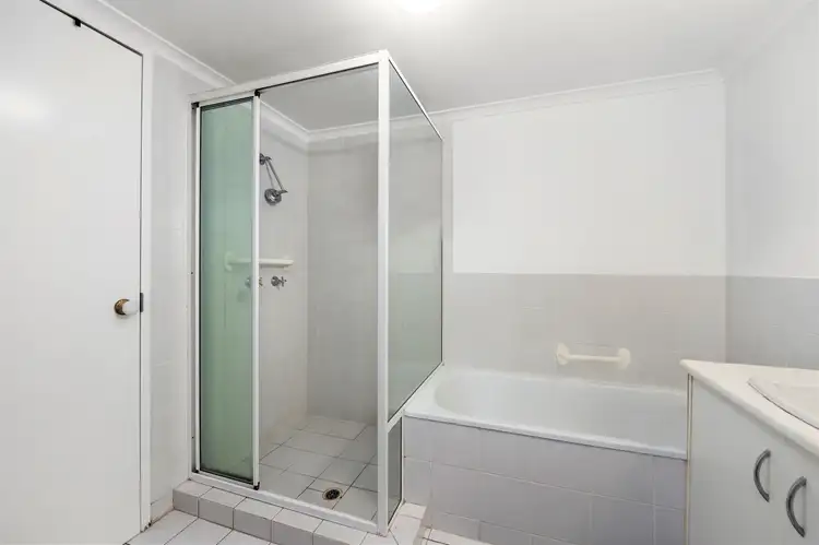 Fifth view of Homely apartment listing, 4/68 Stanhill Drive, Chevron Island QLD 4217