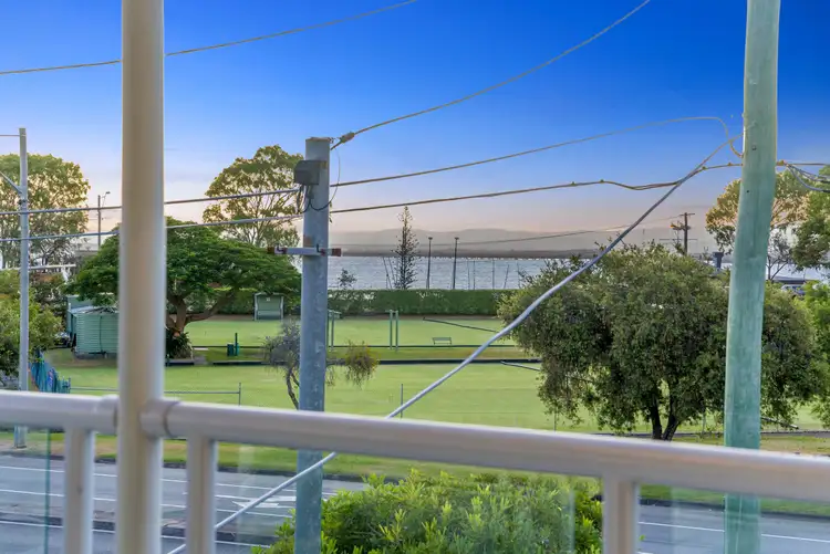 6/82 Oxley Avenue, Woody Point QLD 4019