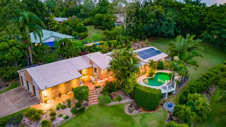 7 Crystal Court, Southside QLD 4570