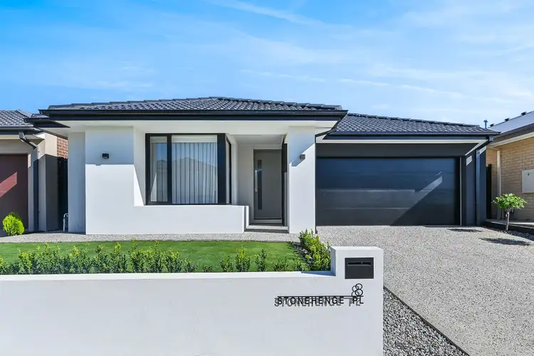 8 Stonehenge Place, Berwick VIC 3806