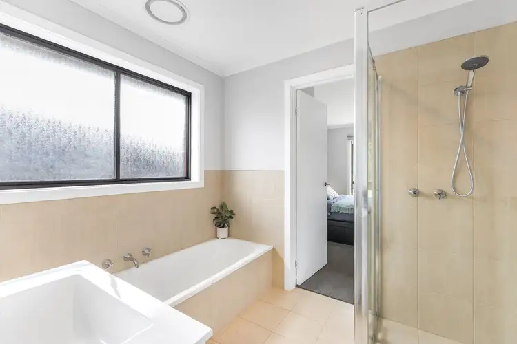 Sixth view of Homely house listing, 11 Diane Close, Pakenham VIC 3810