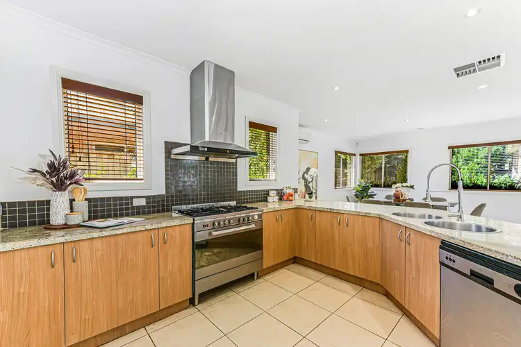 Sixth view of Homely house listing, 2 Glenmaggie Close, Berwick VIC 3806