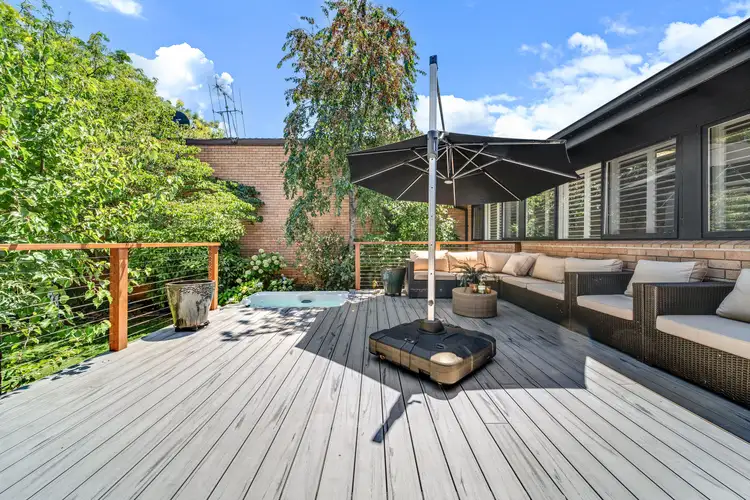 6 Mackaness Place, Garran ACT 2605